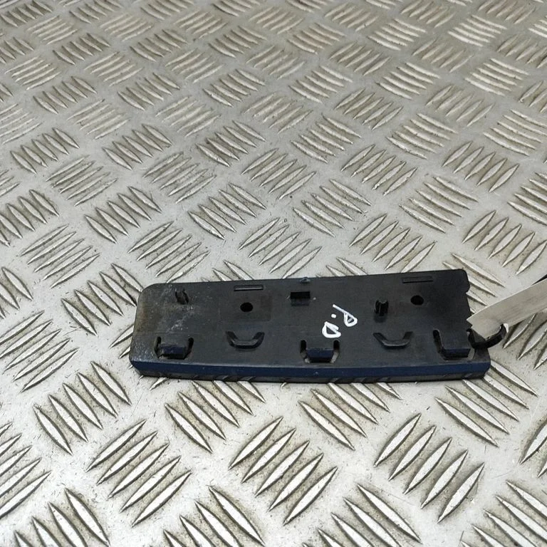 Front bumper mounting bracket BK3117D958BD