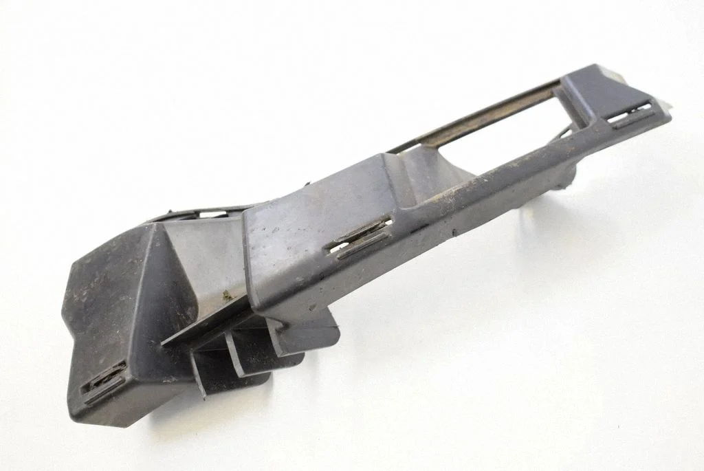 Priekšējā bampera turētājs FK7217E763BA