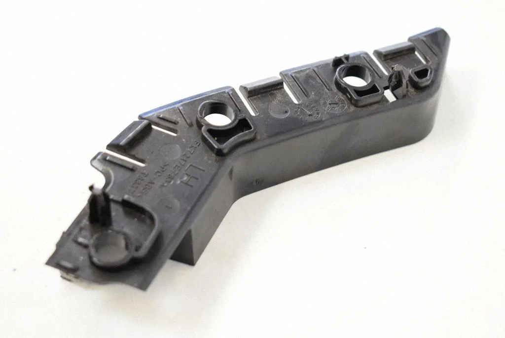 Priekšējā bampera turētājs FK7217E763AC