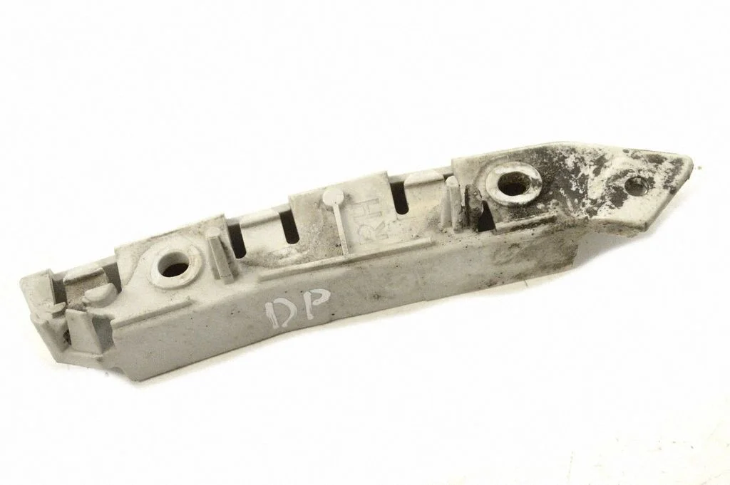 Wspornik zderzaka przedniego BM5117D958A