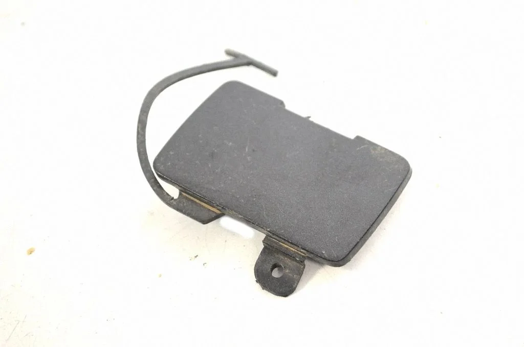 Eesmise pukseerimiskonksu kate – Volvo V70 (2000-2004)