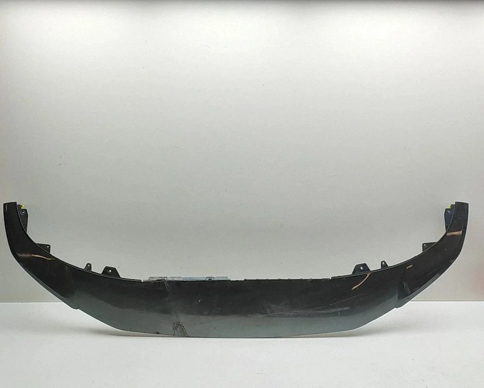 Esistange alumine osa (huul) 83A807061B