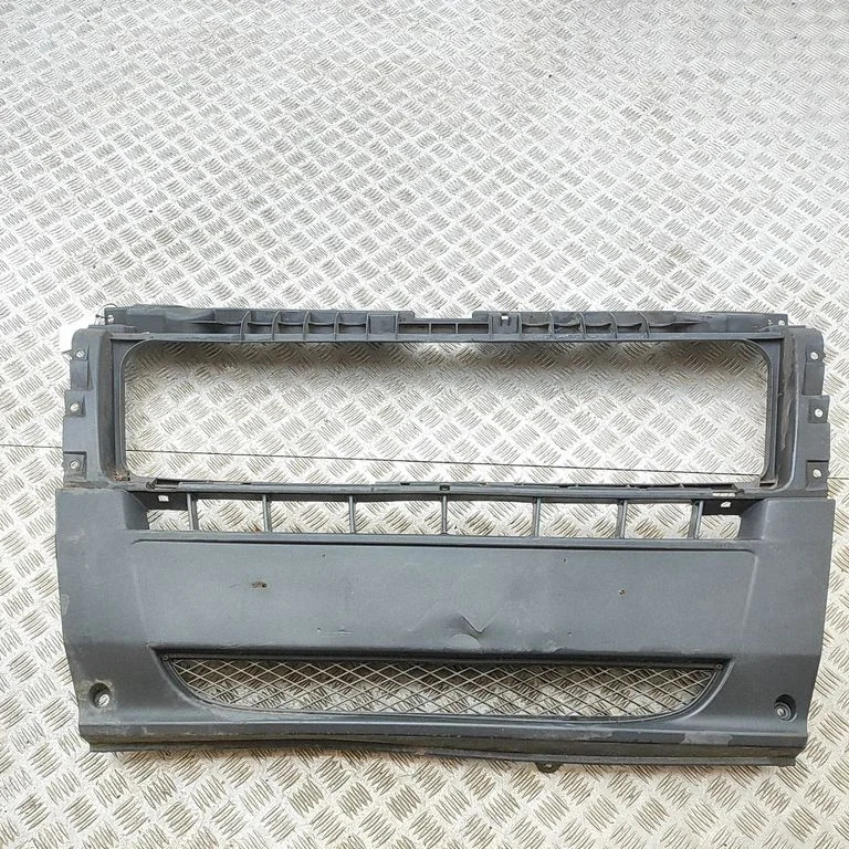 Front bumper lip 1305760070