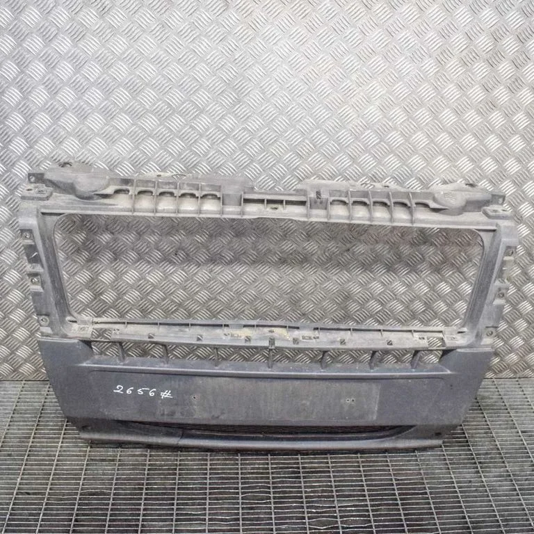 Front bumper lip 1305760070