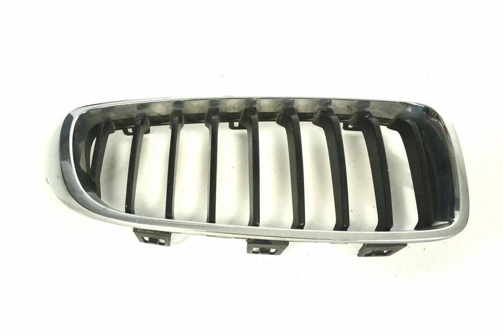 Esistange ülemine radiaatorivõre – BMW 4-seeria F32 F33 (2013-2020)