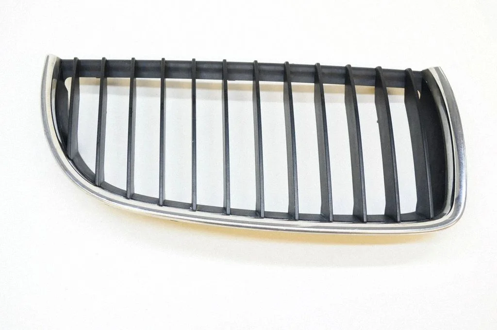 Esistange ülemine radiaatorivõre – BMW 3-seeria E90 E91 (2005-2012)