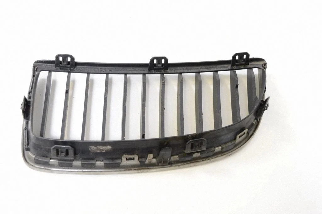Esistange ülemine radiaatorivõre – BMW 3-seeria E90 E91 (2005-2012)