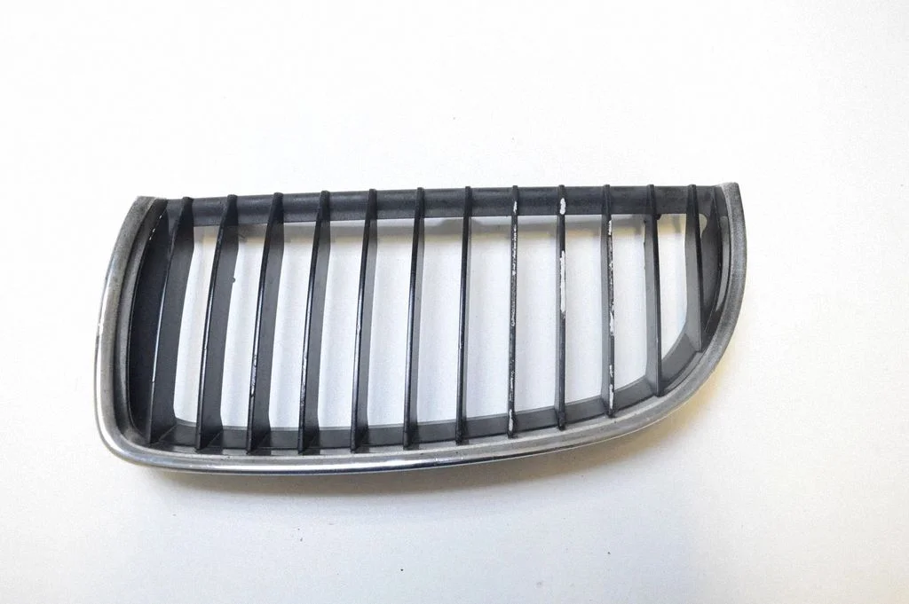 Esistange ülemine radiaatorivõre – BMW 3-seeria E90 E91 (2005-2012)