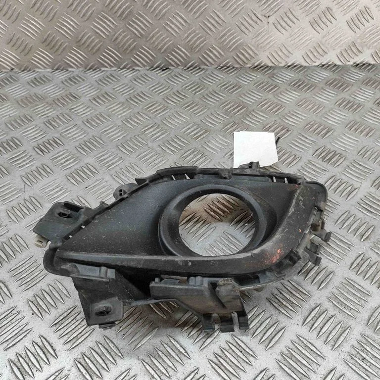 Kratka / ramka halogenu – Mazda 6 (2008-2013)