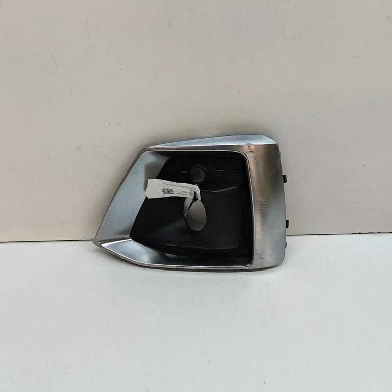 Miglas lukturu apdare/reste 8W6807681T