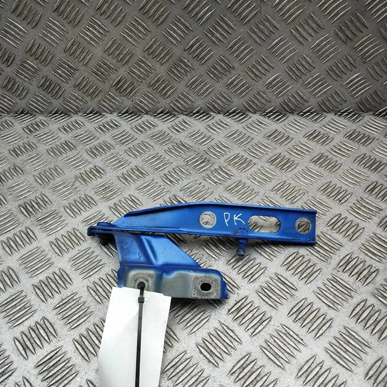 Motora pārsega eņģe (-es) 8R0823301A