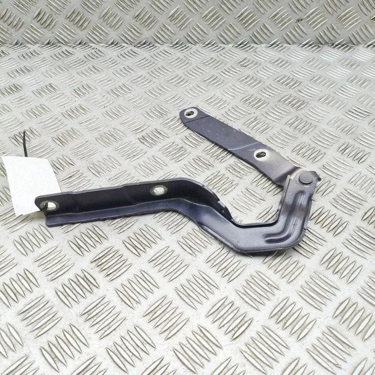 Engine bonnet/hood hinges 89A823302