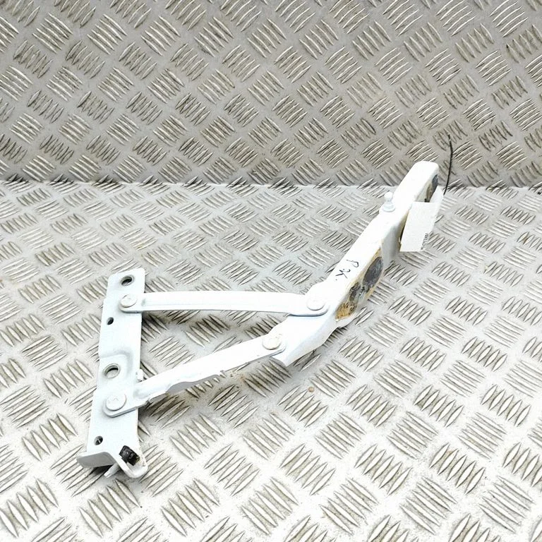 Engine bonnet/hood hinges SA3HK8402610