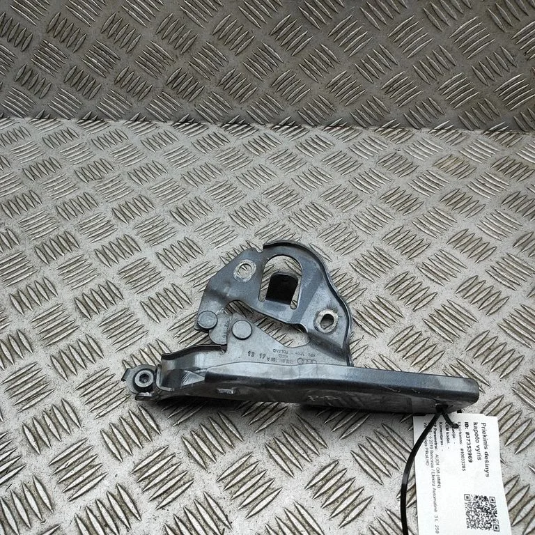 Motora pārsega eņģe (-es) 4M8823302A