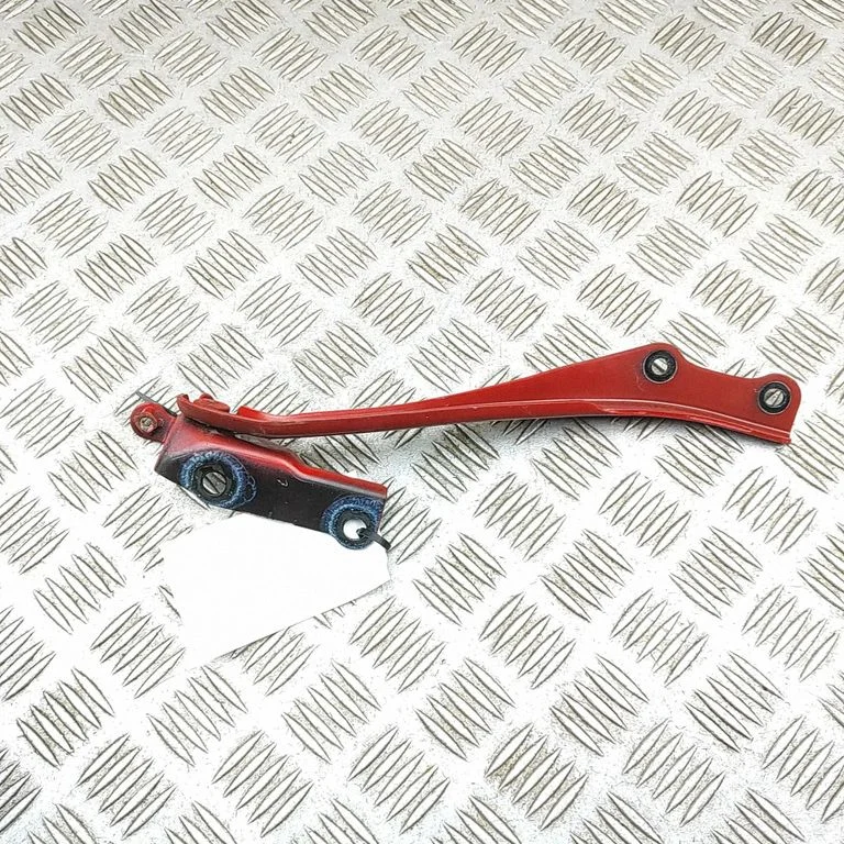 Motora pārsega eņģe (-es) SU00309180