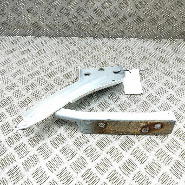 Motora pārsega eņģe (-es) HK8316800