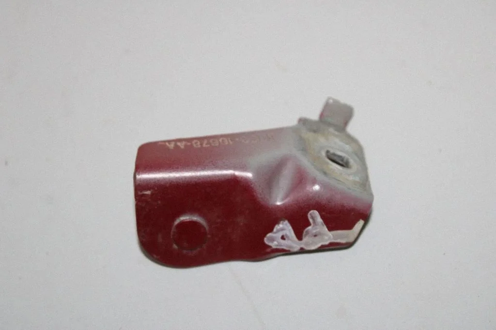 Motora pārsega eņģe (-es) J9C316678AA