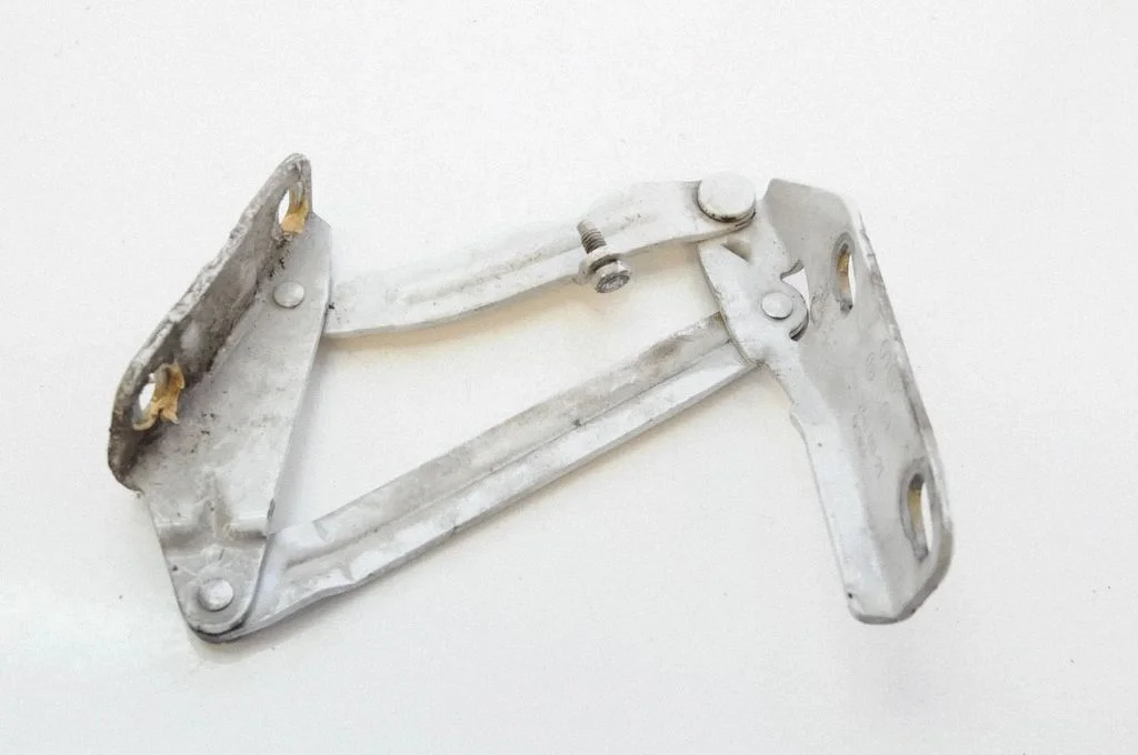 Engine bonnet/hood hinges – Mercedes-Benz Sprinter W906 (2006-2018)