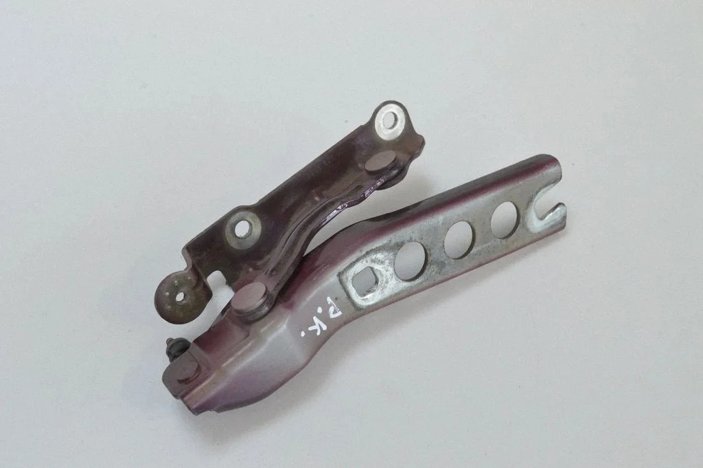 Engine bonnet/hood hinges – Skoda Octavia Mk2 (1Z) (2004-2013)