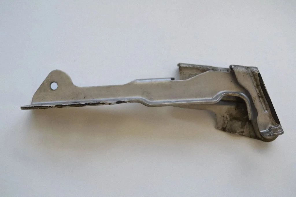Engine bonnet/hood hinges – left