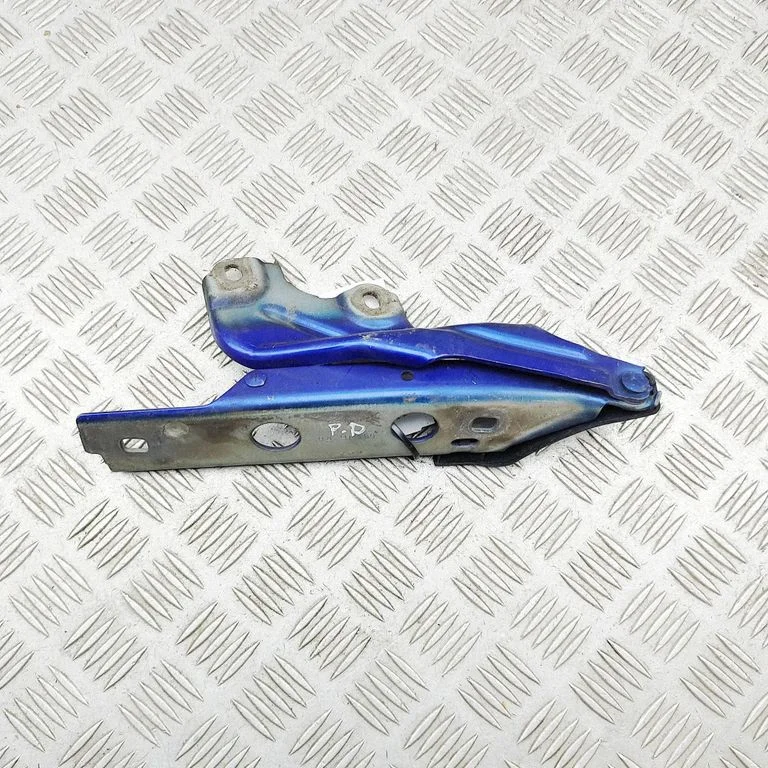 Engine bonnet/hood hinges 4G8823302E
