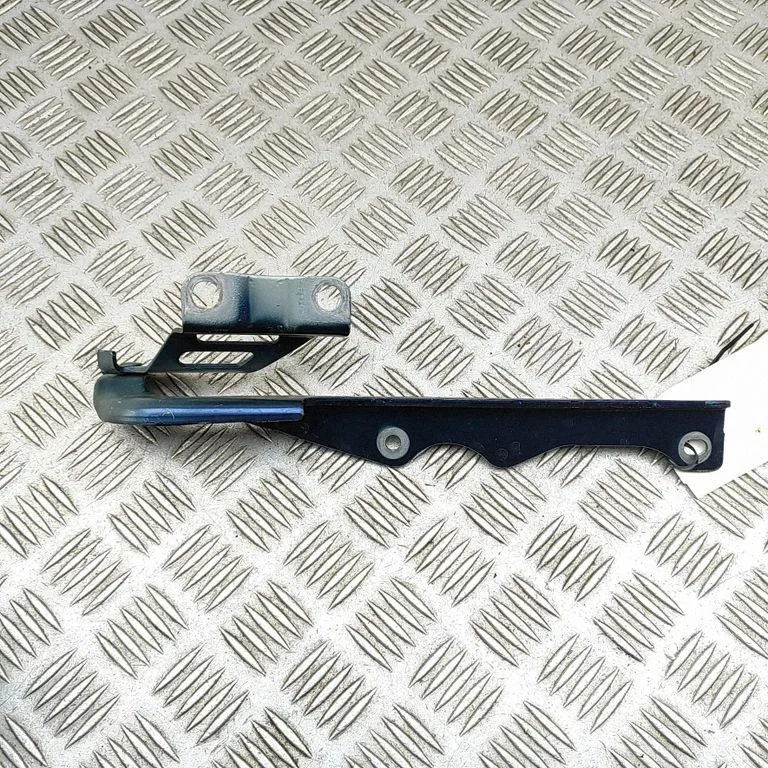 Engine bonnet/hood hinges KB7W52410