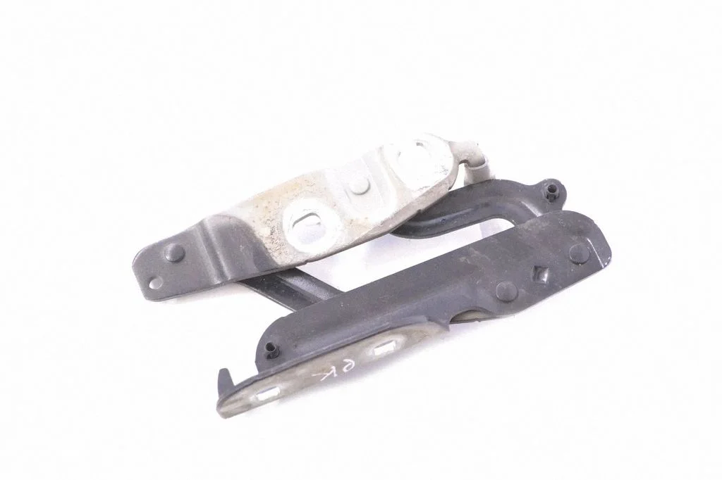 Engine bonnet/hood hinges 8A6116801AD