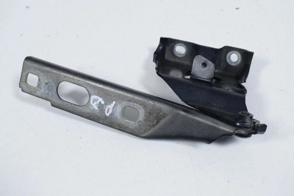 Motora pārsega eņģe (-es) 8T0823302