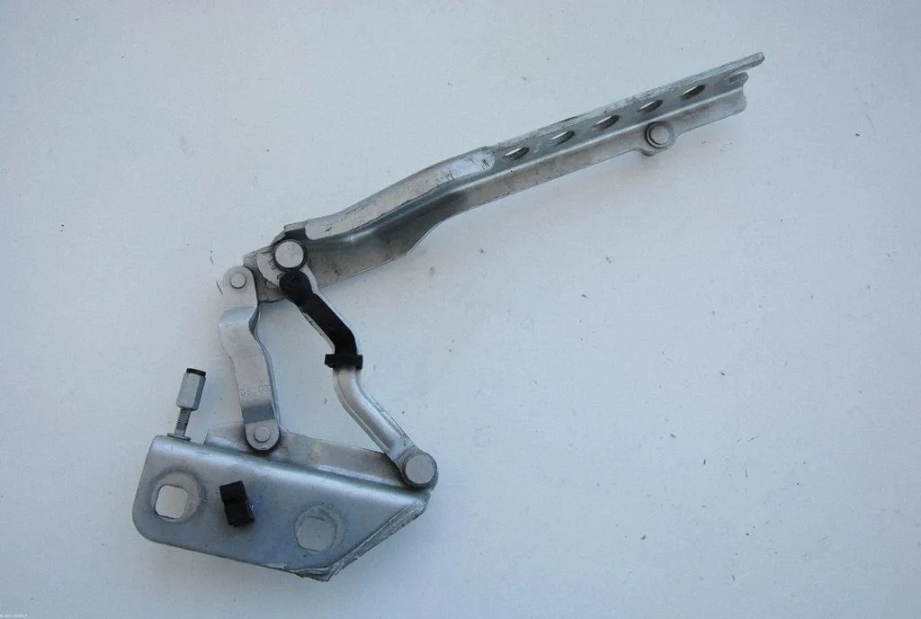 Motora pārsega eņģe (-es) – Audi A8 S8 D3 4E (2002-2009)