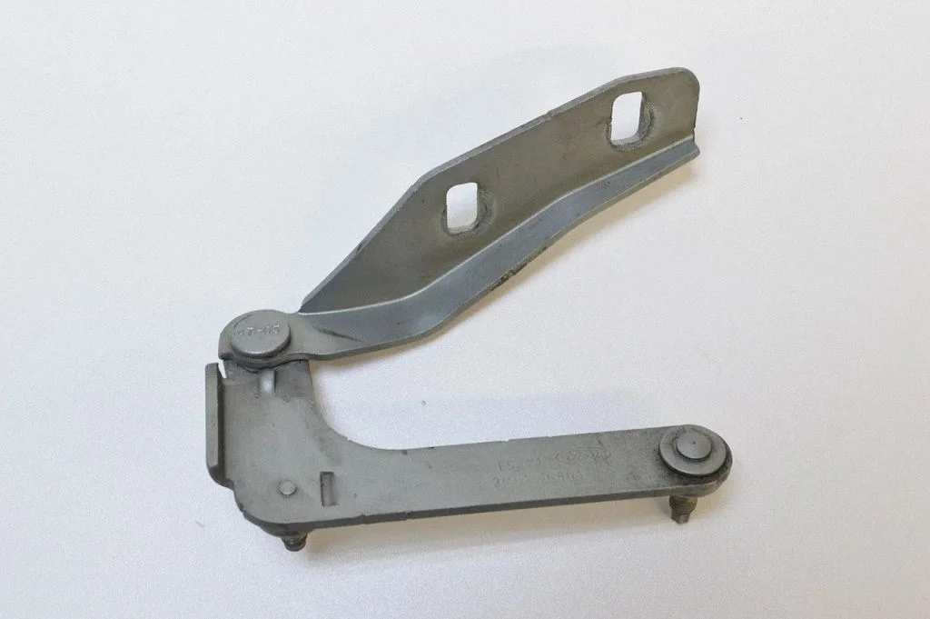 Motora pārsega eņģe (-es) 3M5116801