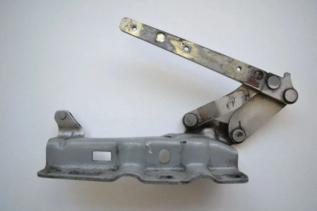 Engine bonnet/hood hinges – Mercedes-Benz CLK-Class A209 C209 (2002-2009)