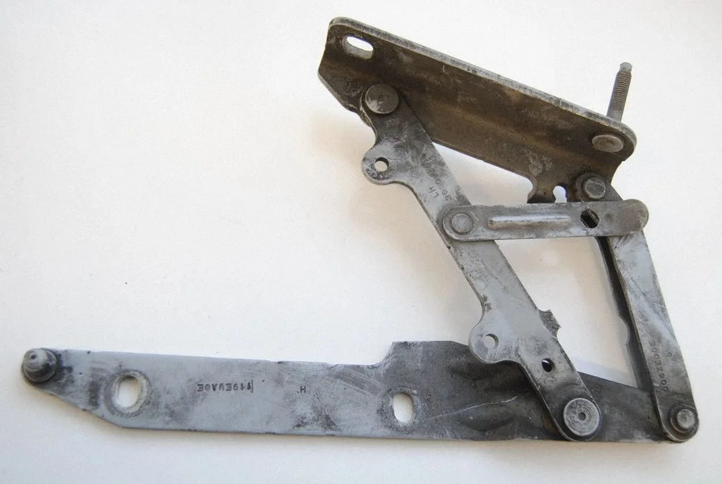 Motora pārsega eņģe (-es) – Land Rover Discovery 3 - LR3 (2005-2009)