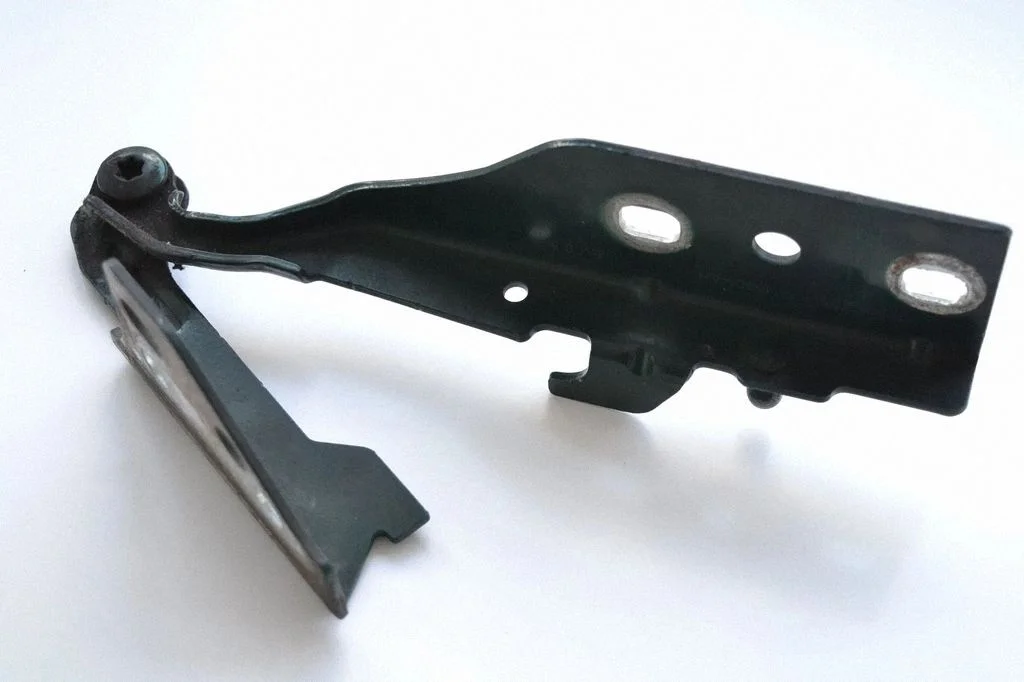 Motora pārsega eņģe (-es) 1X4316801AH