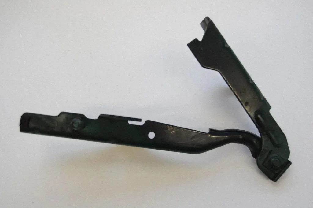Motora pārsega eņģe (-es) 1X4316800AH