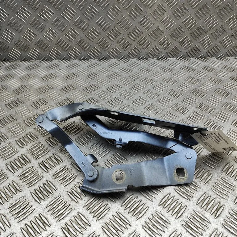 Motora pārsega eņģe (-es) HY3216800D36XA