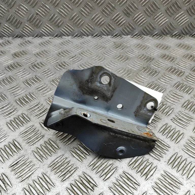 Motora pārsega eņģe (-es) HY3216802AA