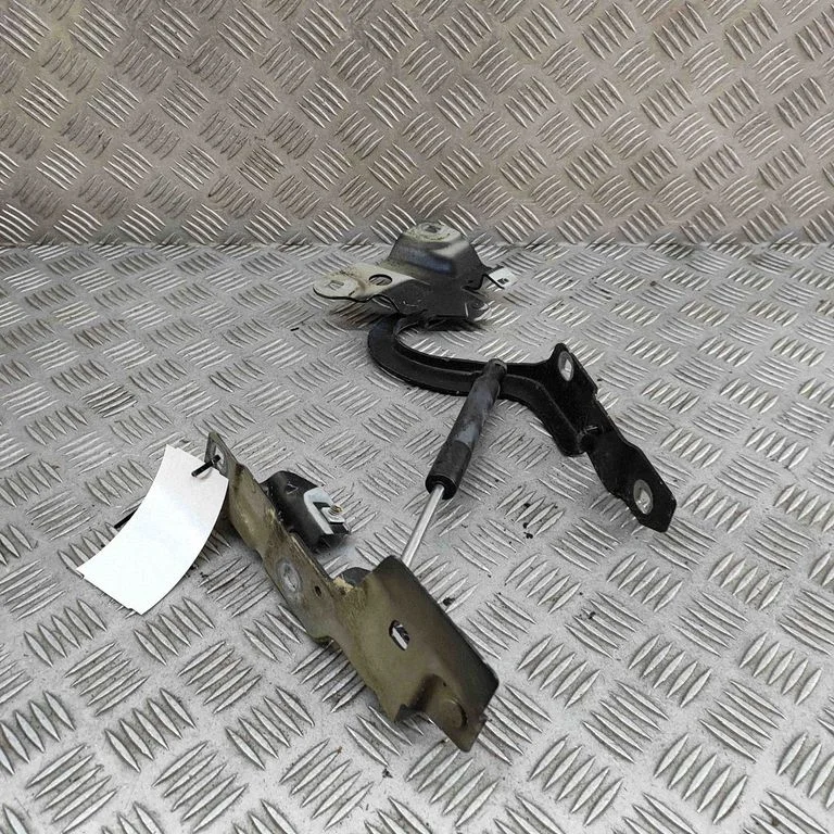 Engine bonnet/hood hinges – Renault Zoe (2012-)
