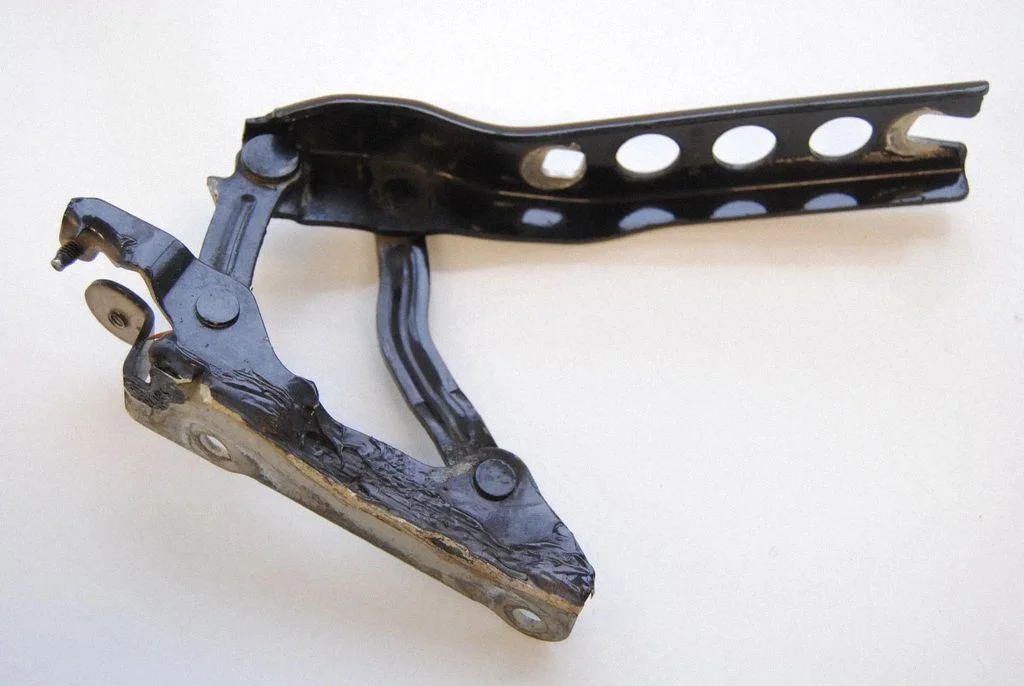 Engine bonnet/hood hinges – Skoda Octavia Mk2 (1Z) (2004-2013)