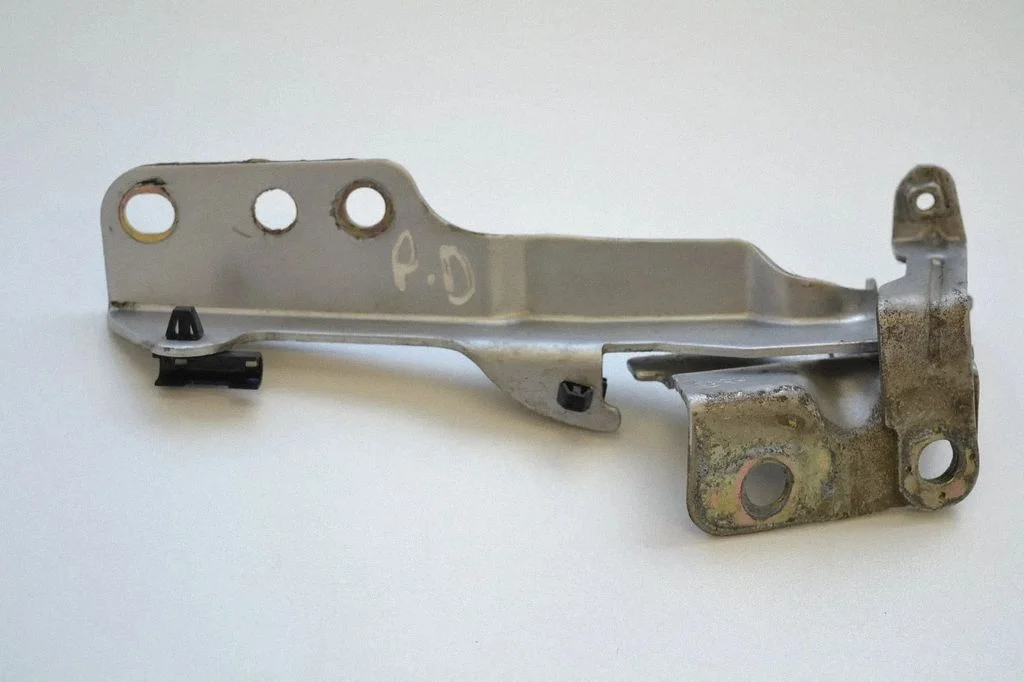Engine bonnet/hood hinges – right