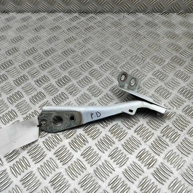 Mootorikapoti hinged 654000006R