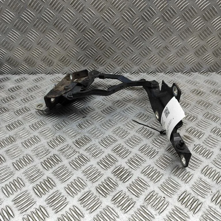 Motora pārsega eņģe (-es) HY3216803AA