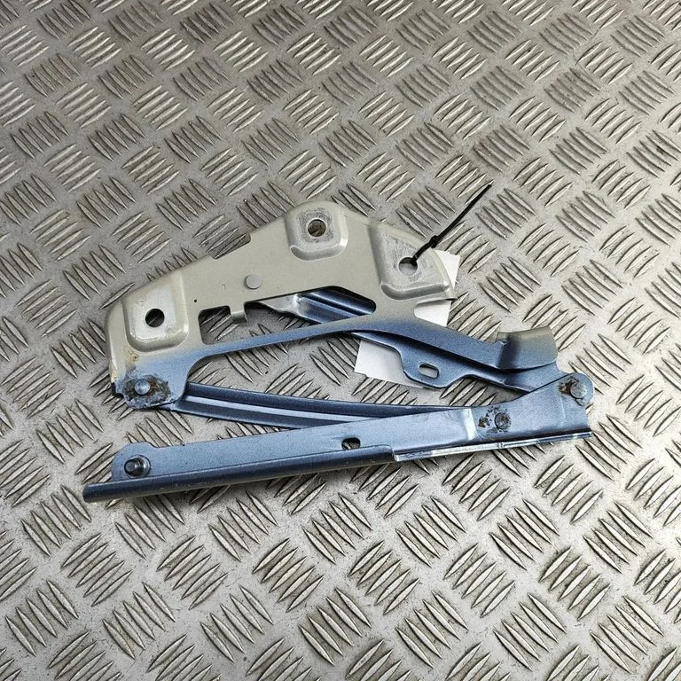 Engine bonnet/hood hinges EKEA8402610A