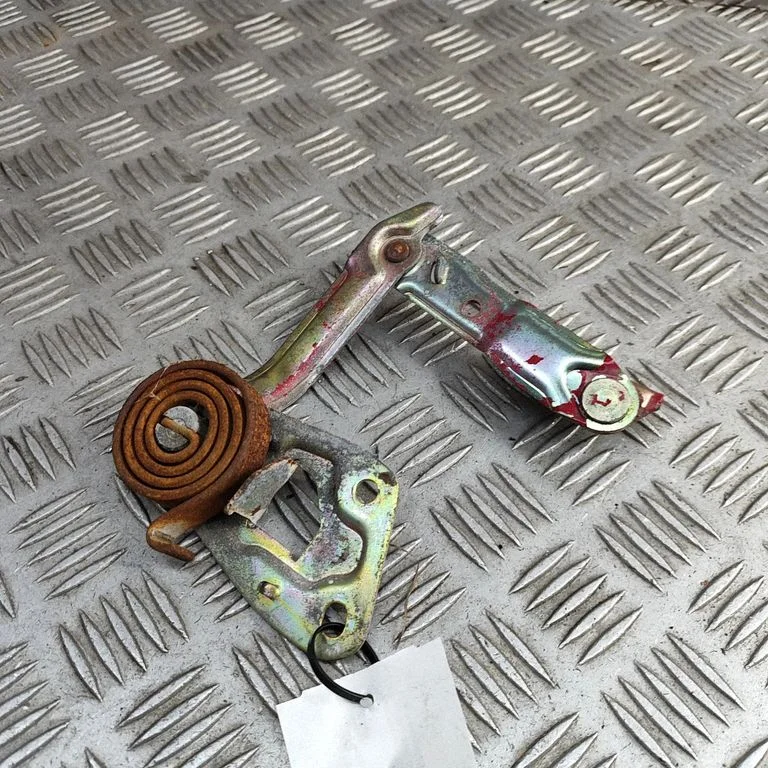 Zawiasy maski 6882017010 – Toyota MR2 (W10) I (1984-1989)