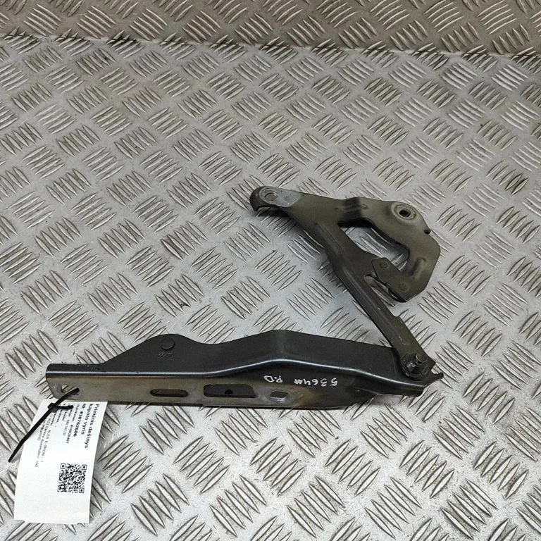 Motora pārsega eņģe (-es) 4J3823296A