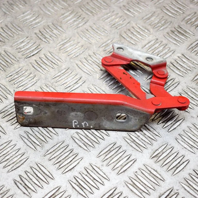Motora pārsega eņģe (-es) A1688800228