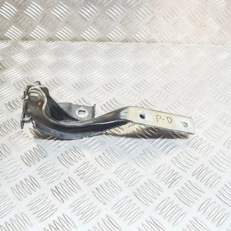 Motora pārsega eņģe (-es) D861