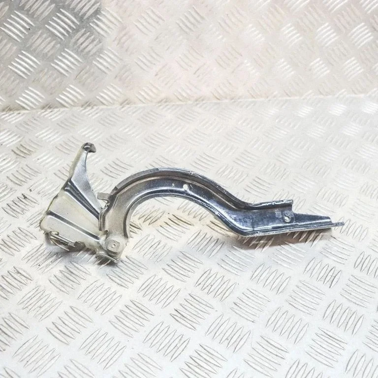 Motora pārsega eņģe (-es) – kreisā