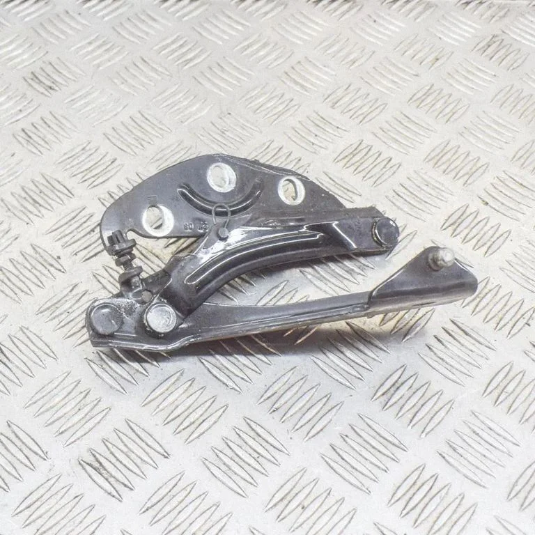 Motora pārsega eņģe (-es) 3D0823302D