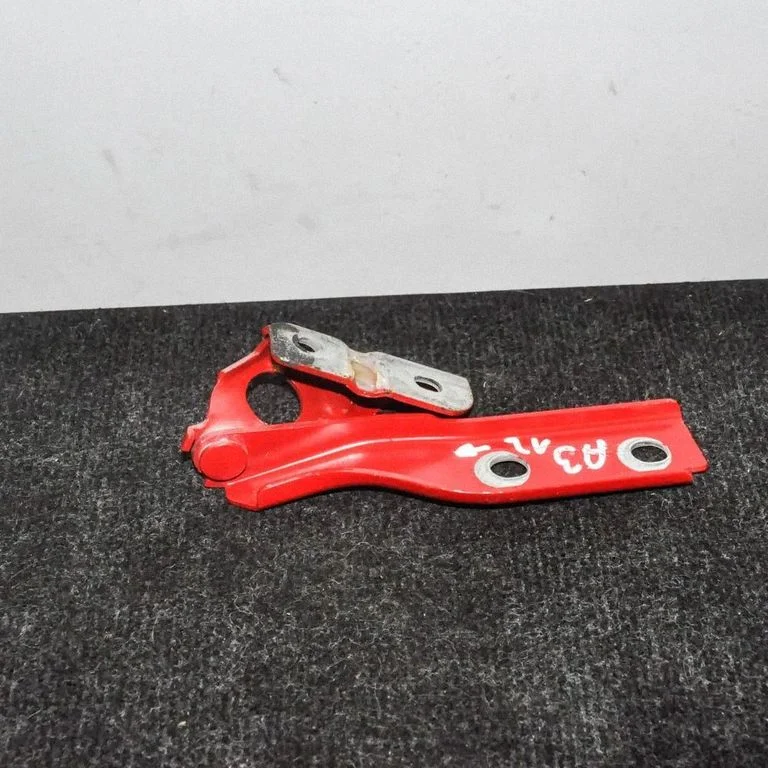 Motora pārsega eņģe (-es) – Audi A3 S3 8P (2003-2012)