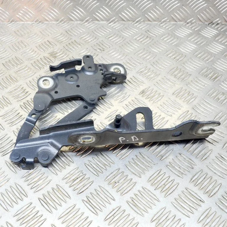Engine bonnet/hood hinges – BMW 4 Series F32 F33 (2013-2020)